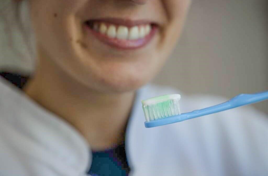 Como posso saber se tenho cárie dentária?