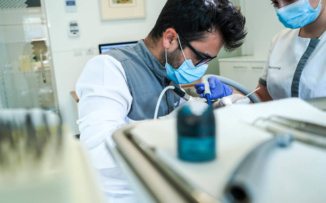A importância de substituir os dentes perdidos