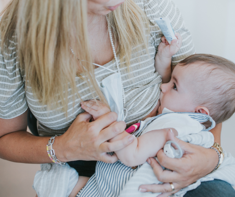 A amamentação e a saúde oral contribui tanto para a alimentação do bebé como para o seu desenvolvimento psicoemocional e sistema imunitário.